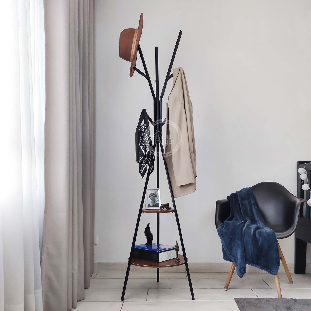 INDUHOGAR - Perchero en acero con entrepaños en madera marca induhogar