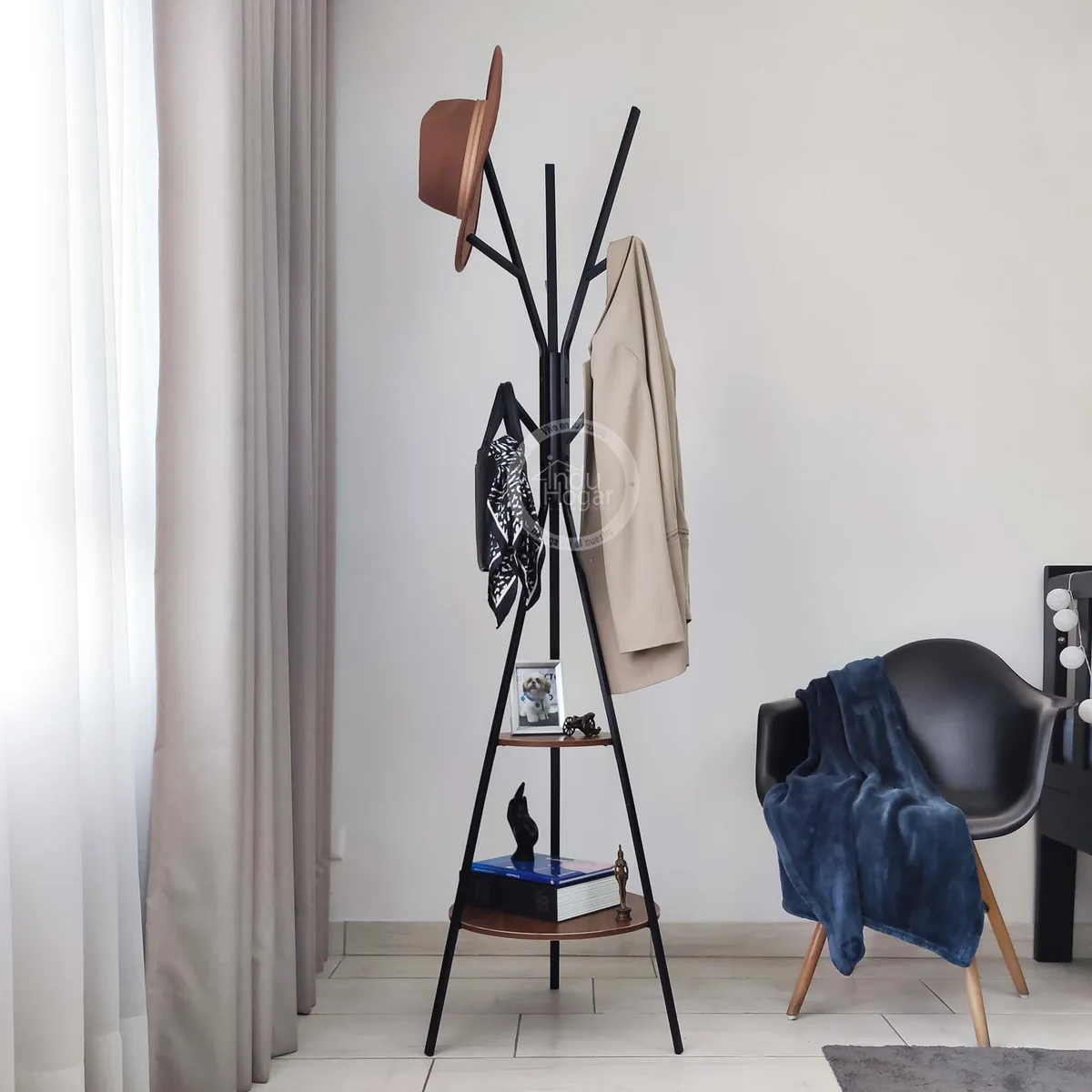 INDUHOGAR - Perchero en acero con entrepaños en madera marca induhogar