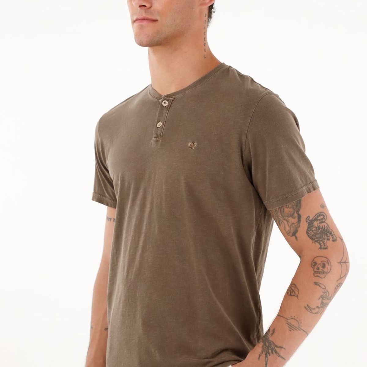 TENNIS - Camiseta café de cuello henley para hombre