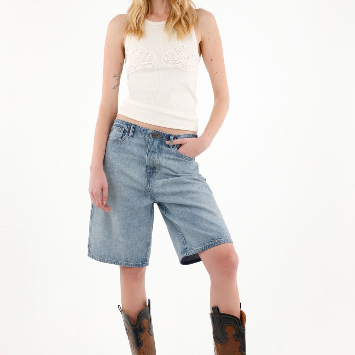 TENNIS - Camiseta crudo con diseño en croche en copas para mujer