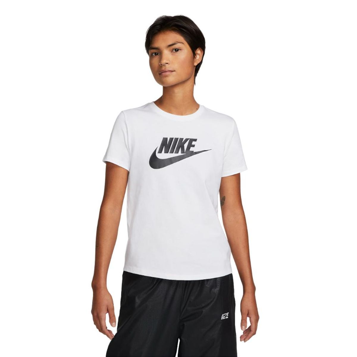 NIKE - Camiseta Nike Sportswear Essentials Mujer-Blanco