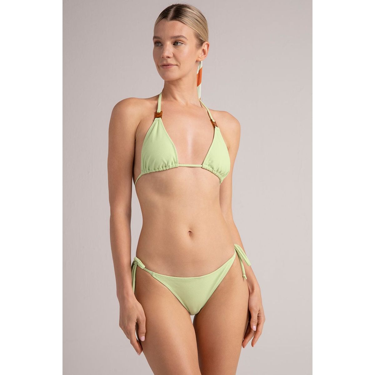 TOUCHE BALNEAIRE - Top bikini triángulo mediano con accesorios tipo carey
