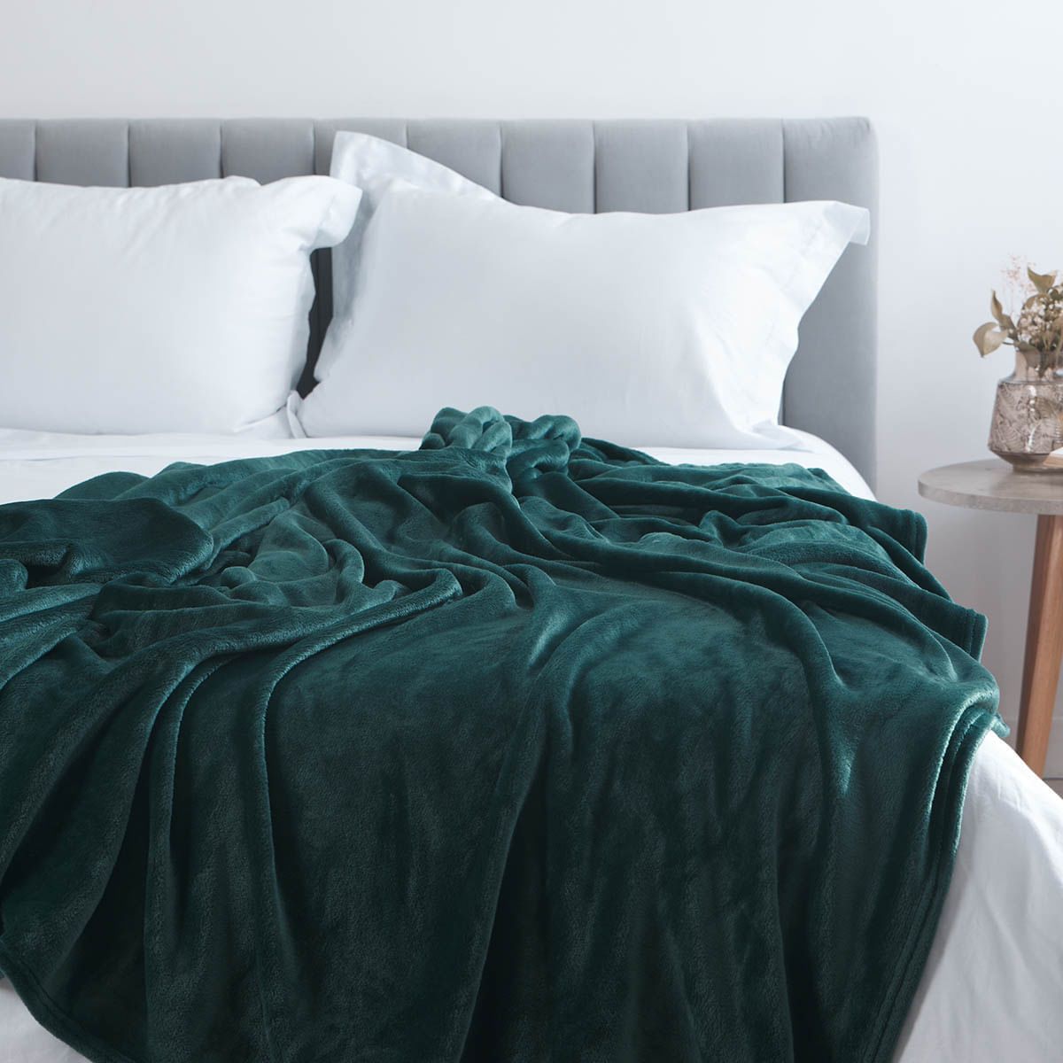 DISTRIHOGAR - Cobija Flannel Fleece 250 gr Piatto Verde 150 x 200 cm