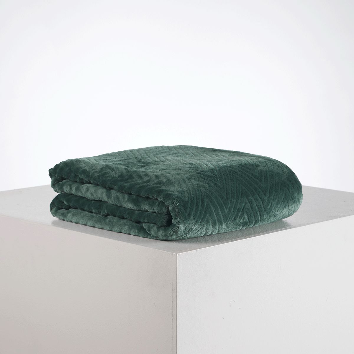 DISTRIHOGAR - Cobija Flannel Fleece 250 gr Chevron Verde Pino 180 x 200 cm