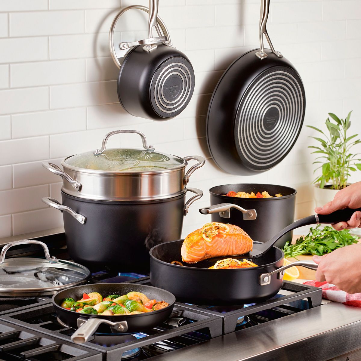 KITCHENAID - Juego de Ollas 11Pzs anodizado duro antiadherente Negro KitchenAid