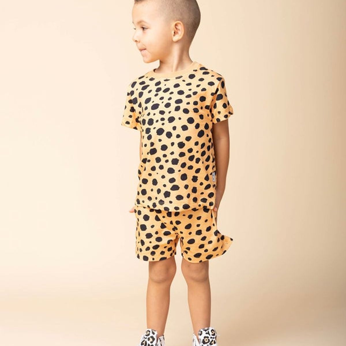 DOSOJOS - Conjunto estampado animal print de camiseta y short en algodón peruano