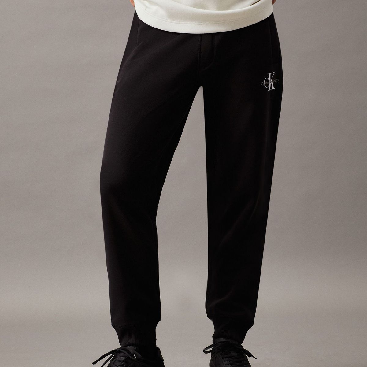 CALVIN KLEIN - Jogger Negro De Chándal Con Monograma Calvin Klein