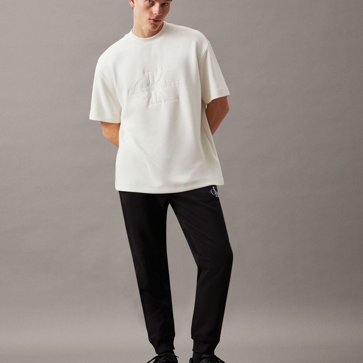 CALVIN KLEIN - Jogger Negro De Chándal Con Monograma Calvin Klein