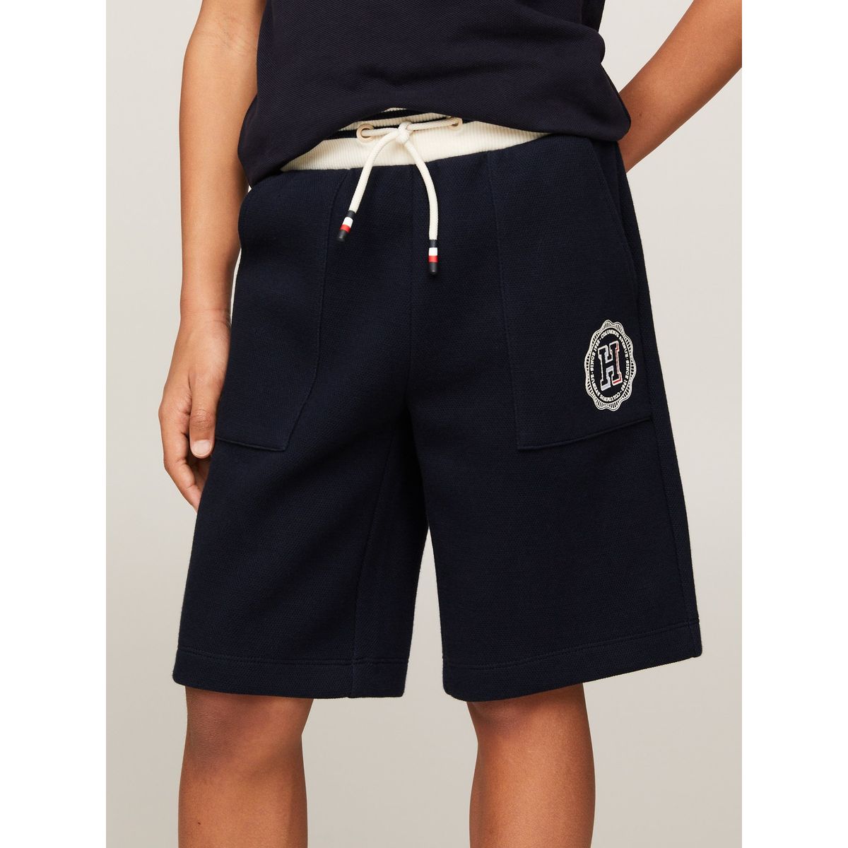 TOMMY HILFIGER - Pantaloneta Niño Azul Con Monotipo Hilfiger Y Logo Tommy Hilfiger