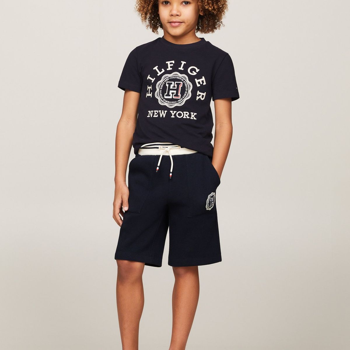 TOMMY HILFIGER - Pantaloneta Niño Azul Con Monotipo Hilfiger Y Logo Tommy Hilfiger