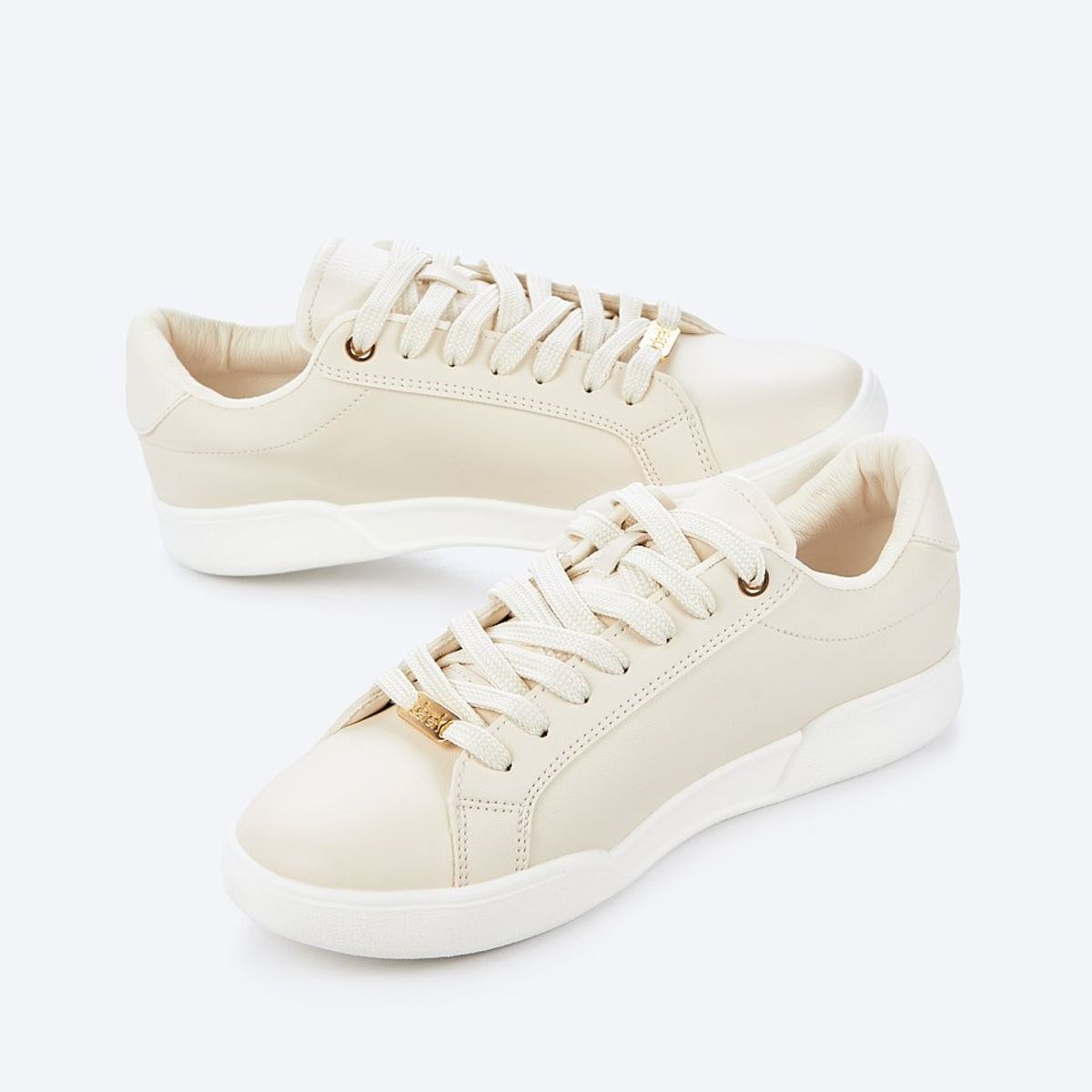 DEREK - Adele Tenis Unicolor Con Remache Derek