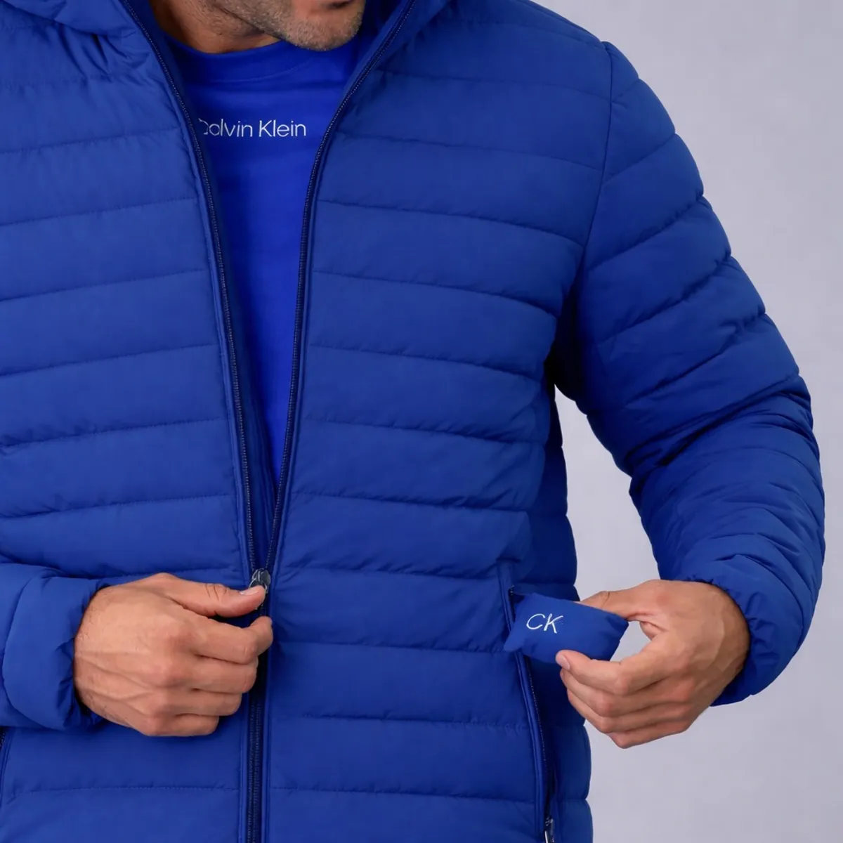 CALVIN KLEIN - Chaqueta azul acolchada con capota Calvin Klein