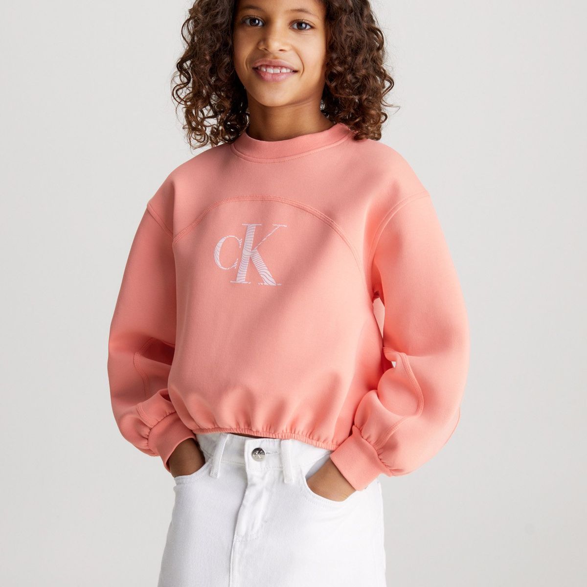CALVIN KLEIN - Suéter rosado boxy con monograma para niña