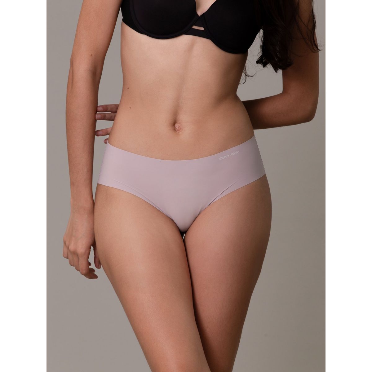 CALVIN KLEIN - Pantie Morado Tipo Hipster - Invisible Calvin Klein