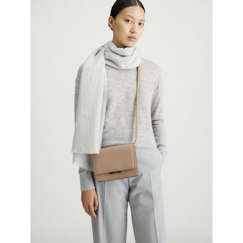 CALVIN KLEIN - Bolso beige cruzado con solapa y cierre de broche Calvin Klein