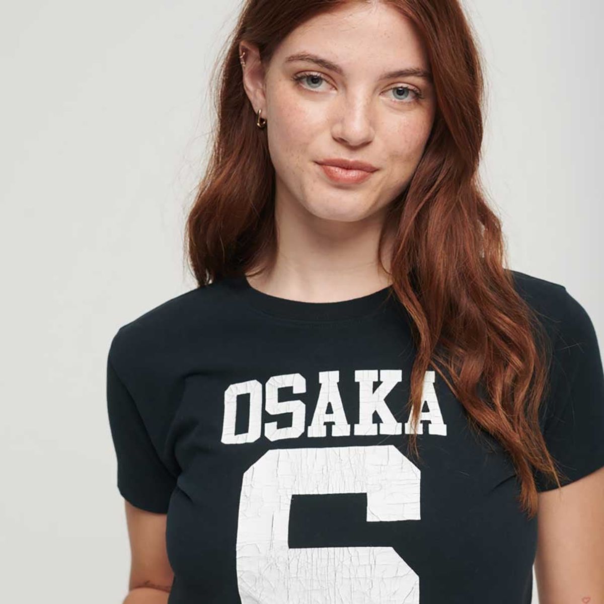 SUPERDRY - Camiseta Para Mujer Osaka Graphic Fitted Superdry