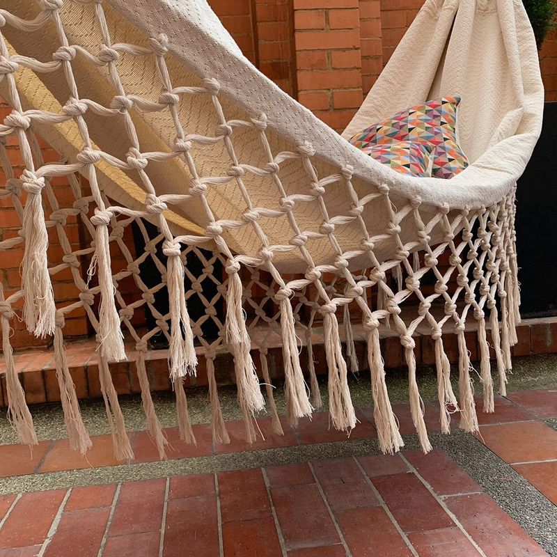 GENERICO - HAMACA EXTRA DOBLE EDEN CON FLECOS BEIGE