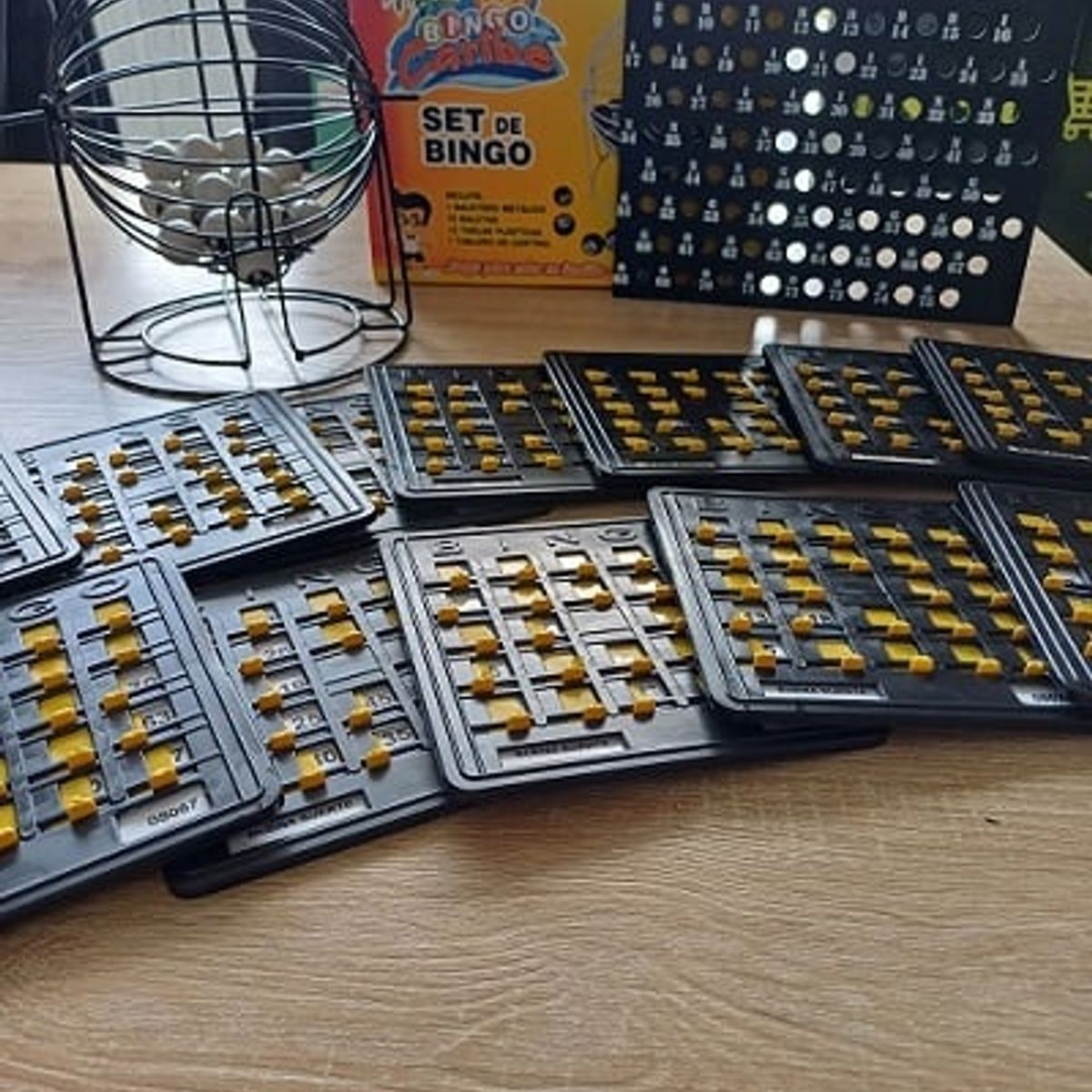 GENERICO - BINGO MEDIANO  CON 12 TABLAS PLASTICAS