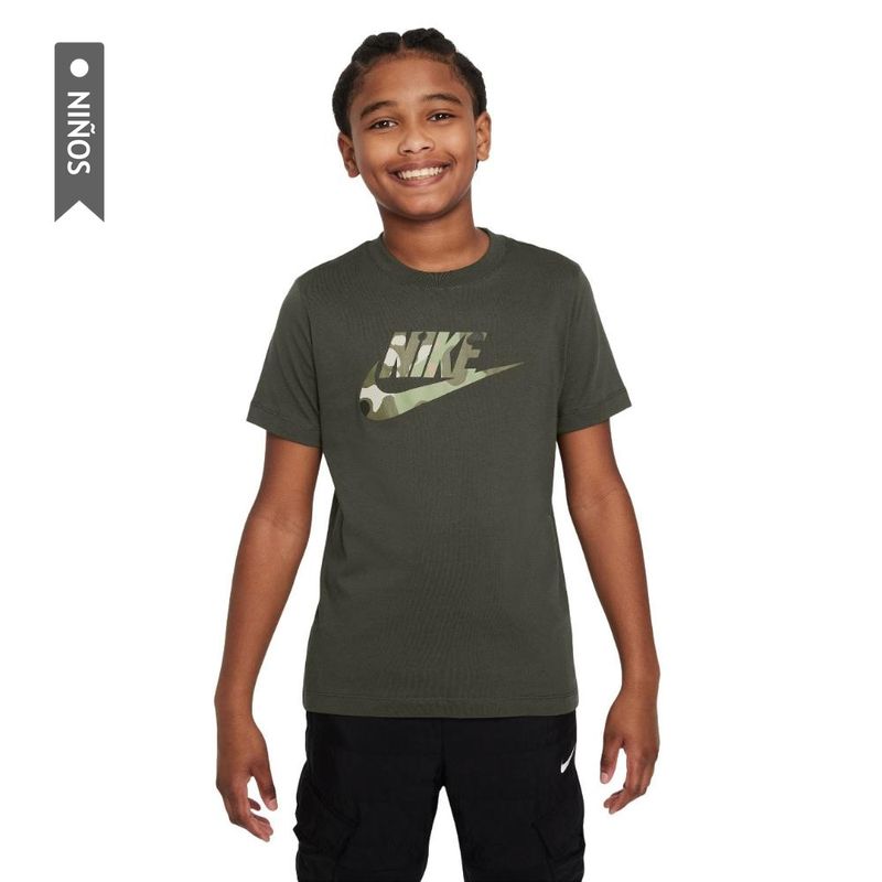 NIKE - Camiseta Nike K Nsw Tee Club Ssnl Camo Niño-Verde