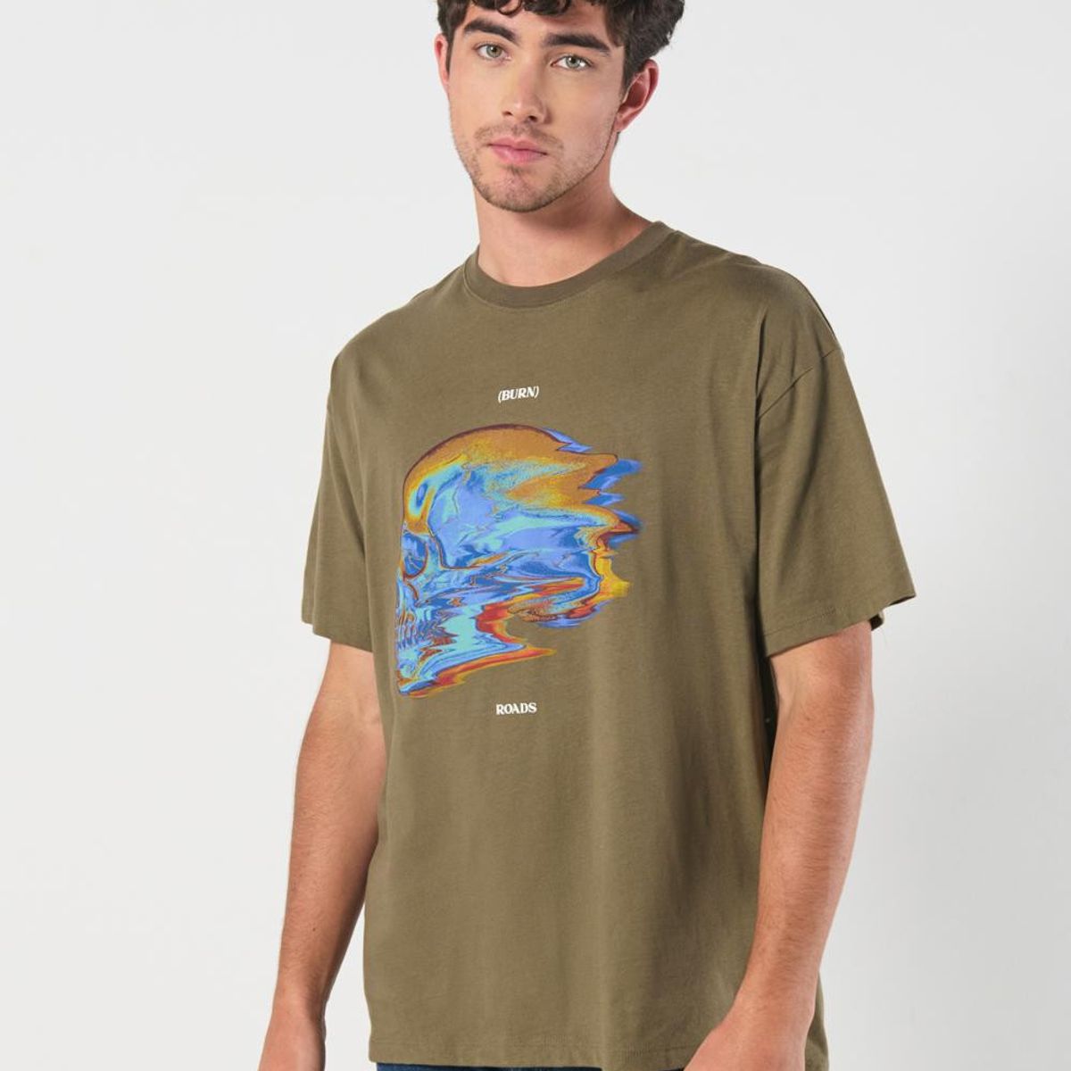 KOAJ - KOAJ Camiseta oversize verde con manga corta y diseño futuri