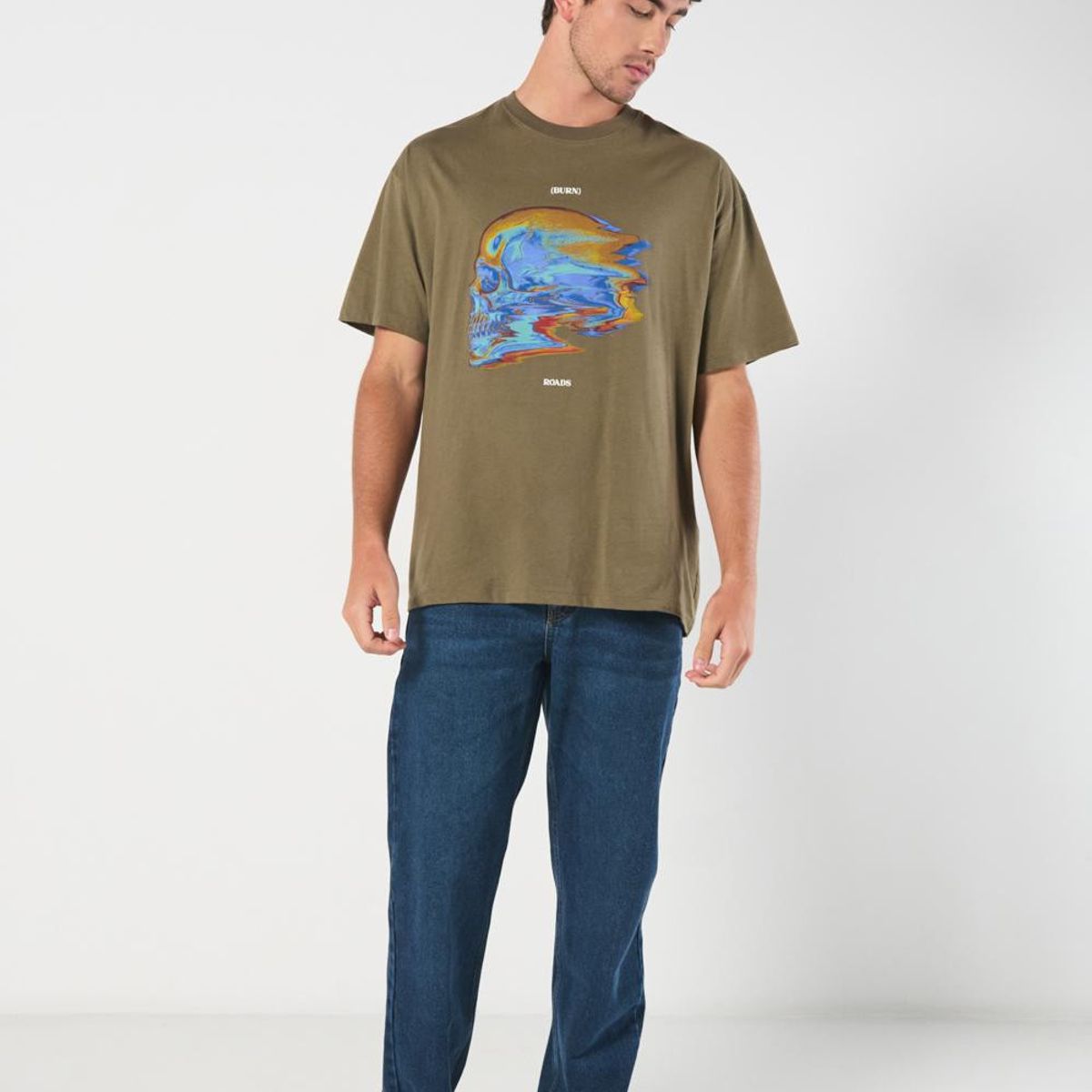 KOAJ - KOAJ Camiseta oversize verde con manga corta y diseño futuri