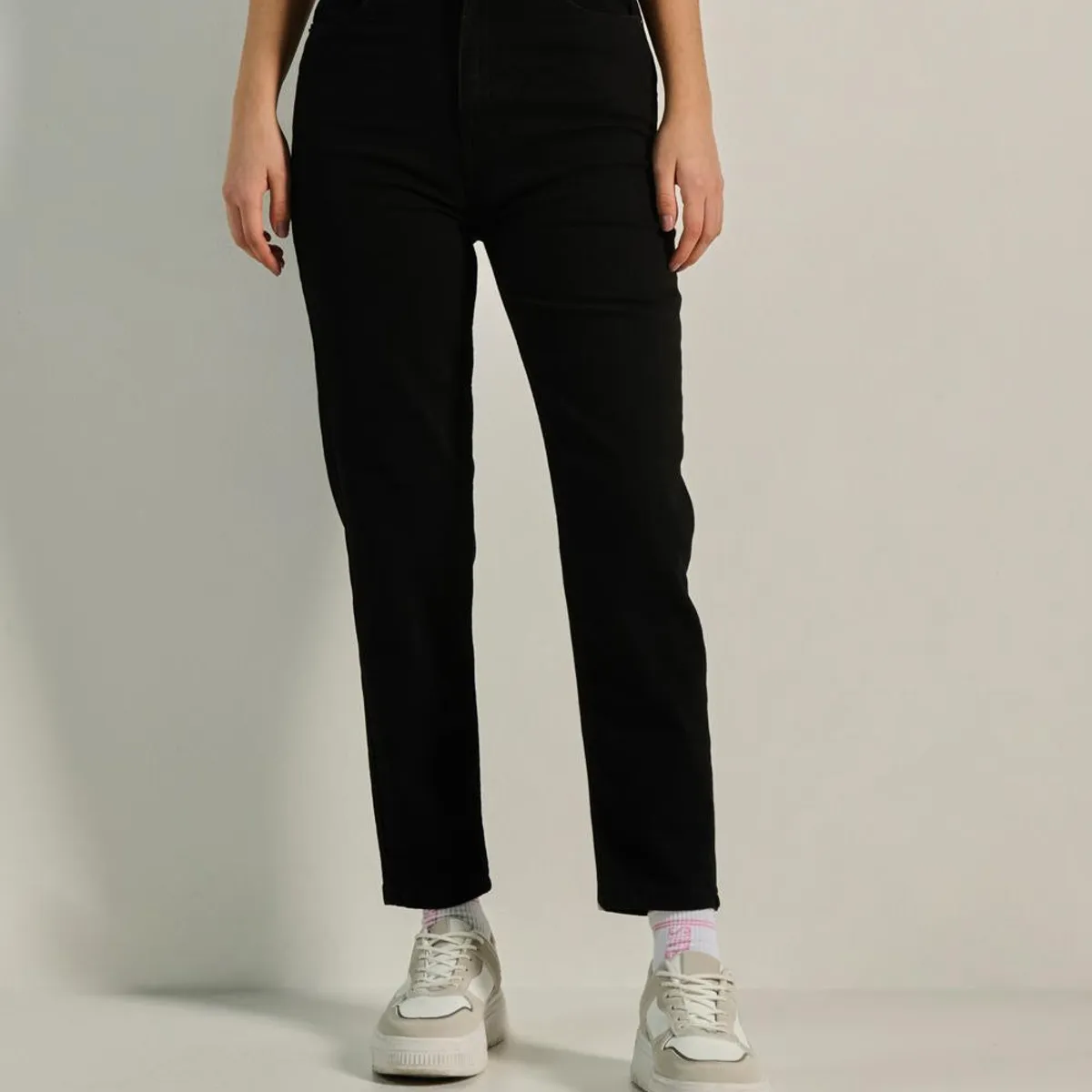 KOAJ - KOAJ Jean negro mom con bota recta y súper tiro alto