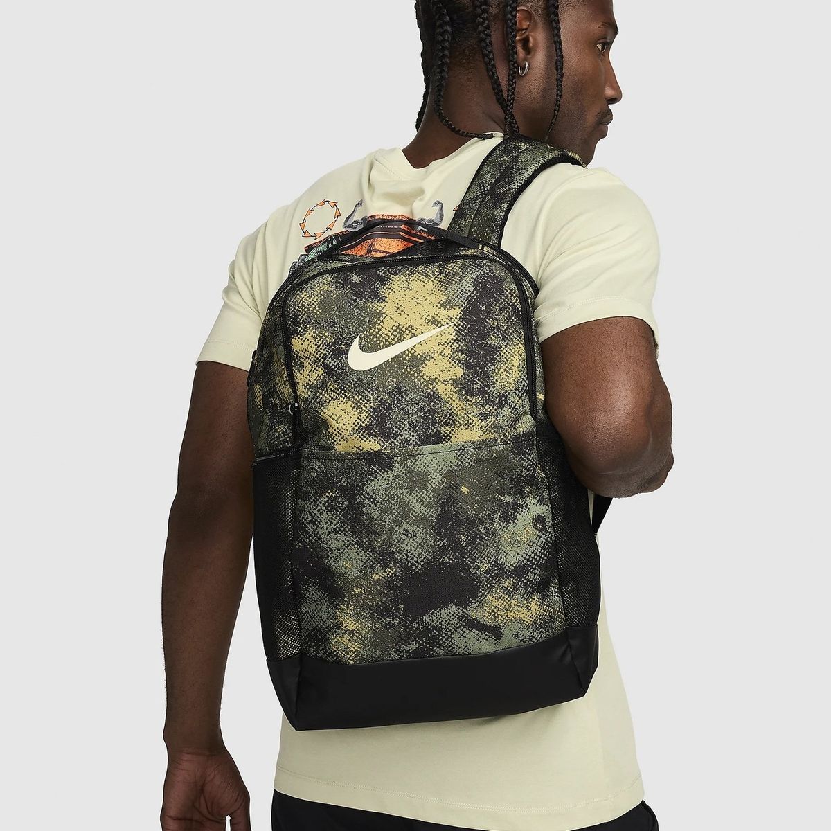 NIKE - MORRAL NIKE BRASILIA MEDIUM 24L FZ2608-386 VERDE ACEITE