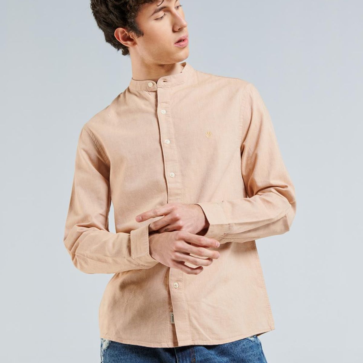 KOAJ - KOAJ Camisa cuello nerú unicolor para hombre, confeccionada en HOMBRE