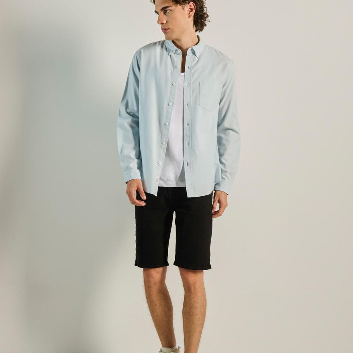 KOAJ - KOAJ Camisa unicolor con cuello button down y manga larga Hombre