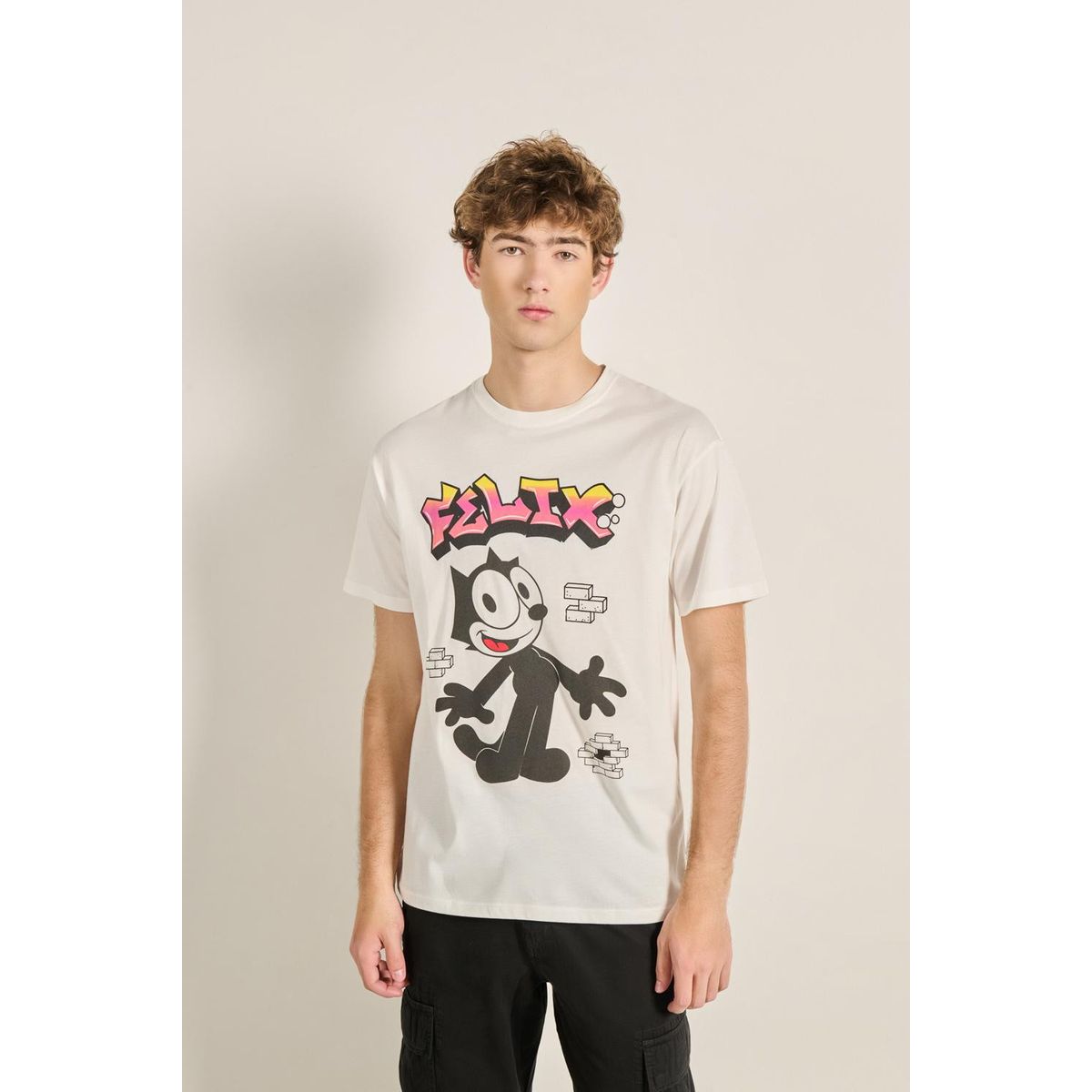 KOAJ - KOAJ Camiseta cuello redondo crema con diseños de Félix el G Hombre