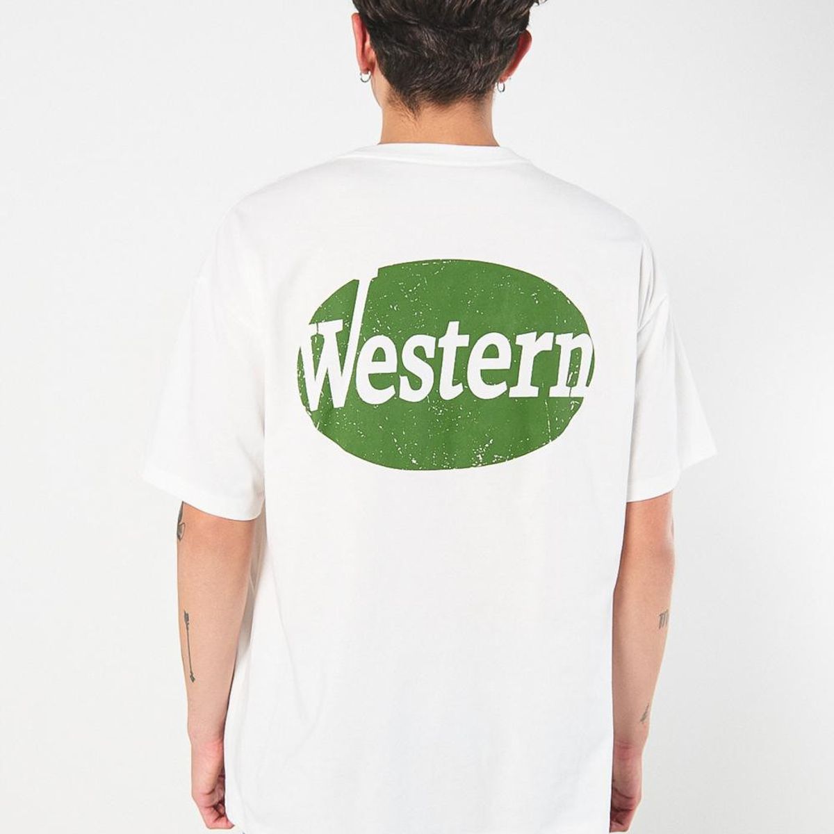 KOAJ - KOAJ Camiseta oversize crema con diseños vaqueros y manga c Hombre