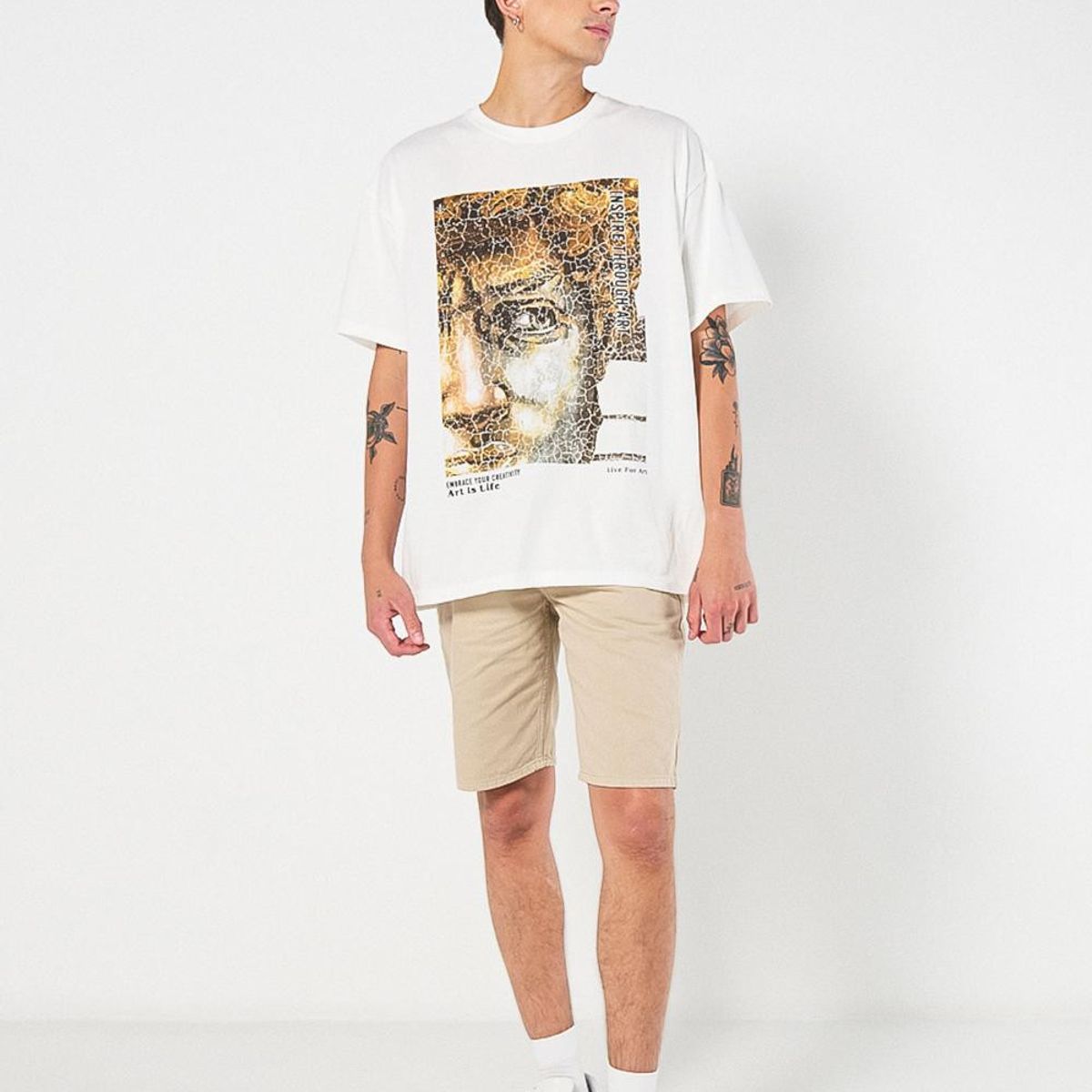 KOAJ - KOAJ Camiseta oversize crema con diseño de escultura artíst Hombre