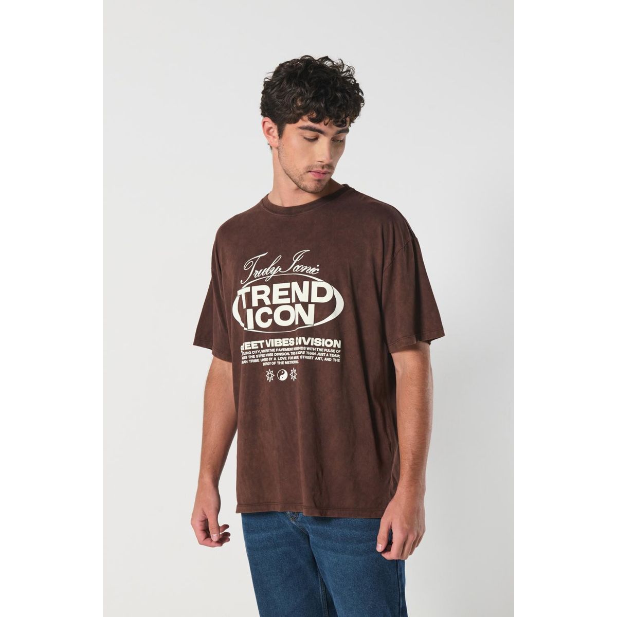 KOAJ - KOAJ Camiseta kaki oversize manga corta con texto urbano Hombre