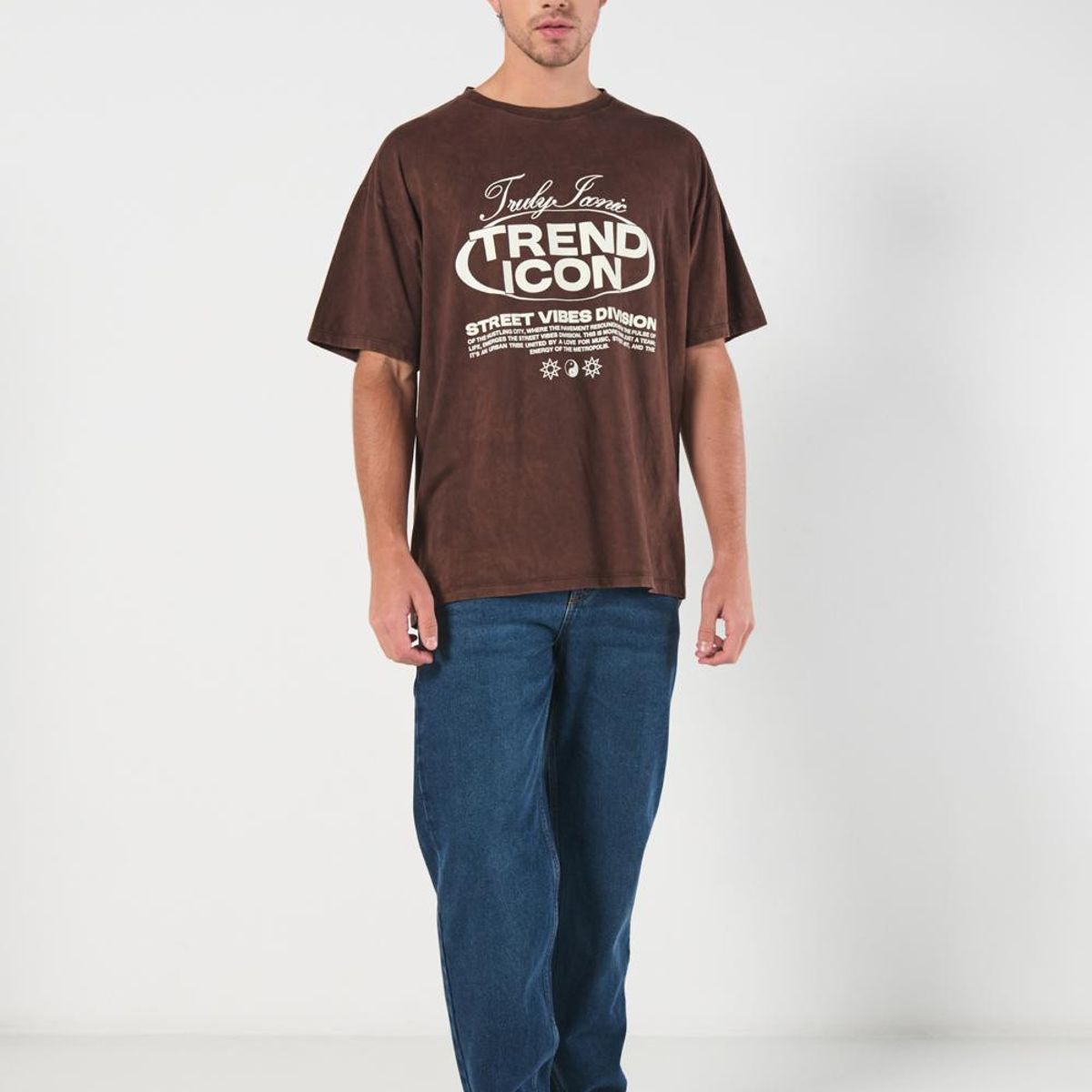 KOAJ - KOAJ Camiseta kaki oversize manga corta con texto urbano Hombre