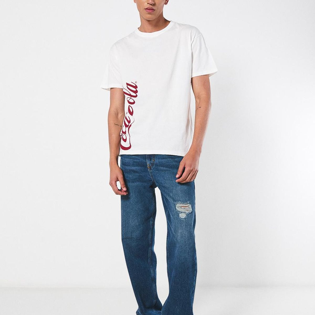 KOAJ - KOAJ Camiseta crema manga corta con diseño rojo de Coca-Col Hombre