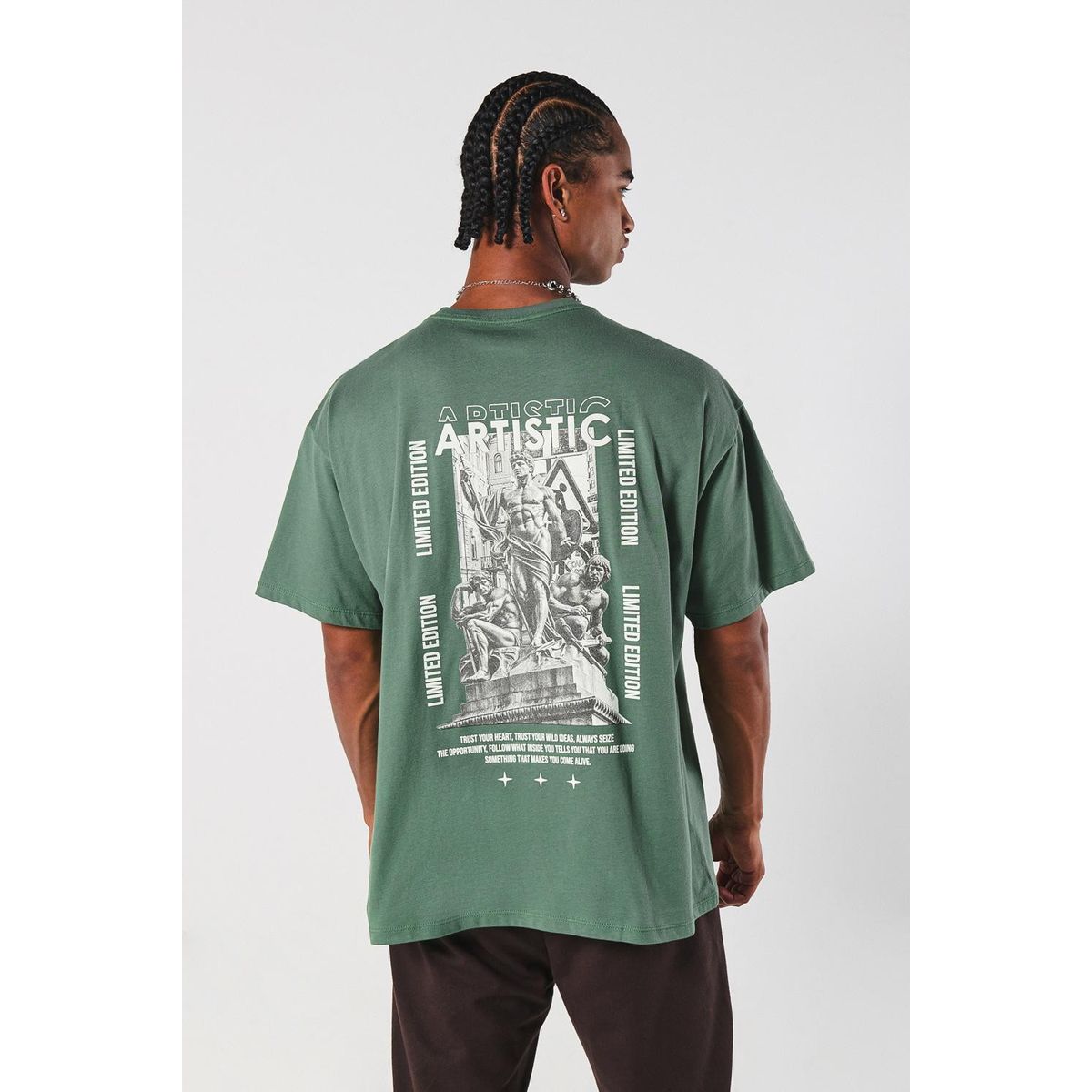 KOAJ - KOAJ Camiseta verde de escultura artística oversize manga c Hombre
