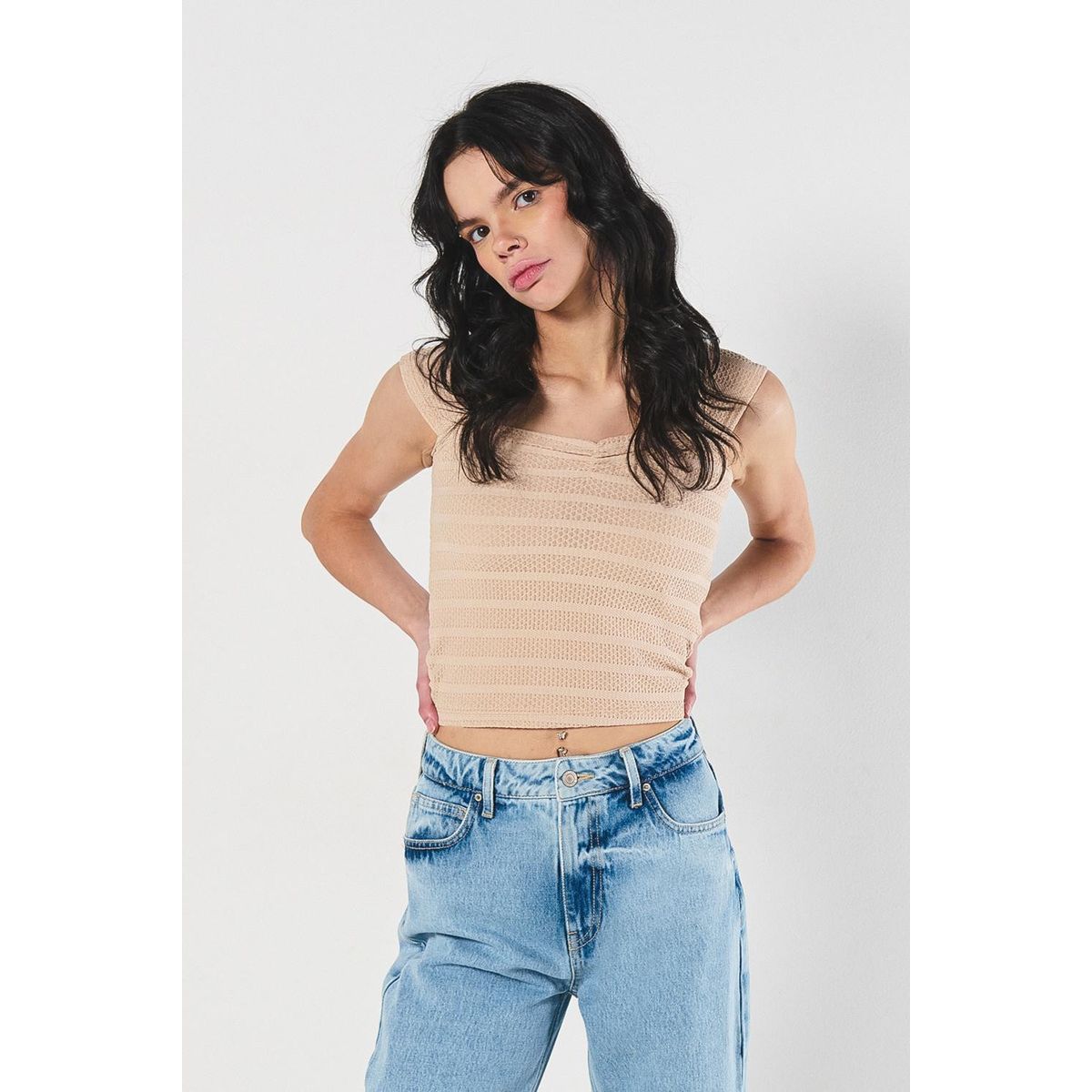 KOAJ - KOAJ Camiseta unicolor con texturas y escote corazón Mujer