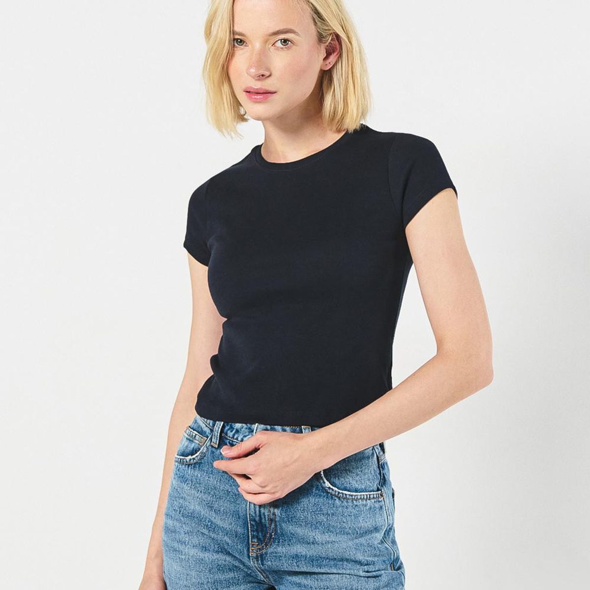 KOAJ - KOAJ Camiseta cuello redondo azul intensa con corte en espa Mujer