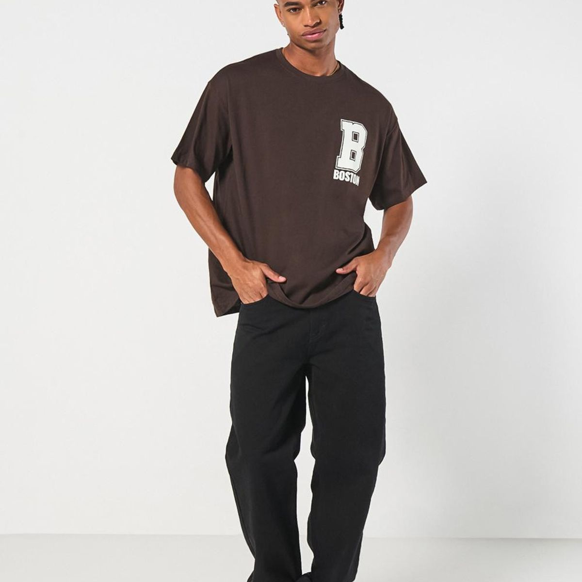 KOAJ - KOAJ Camiseta oversize café college con cuello redondo Hombre