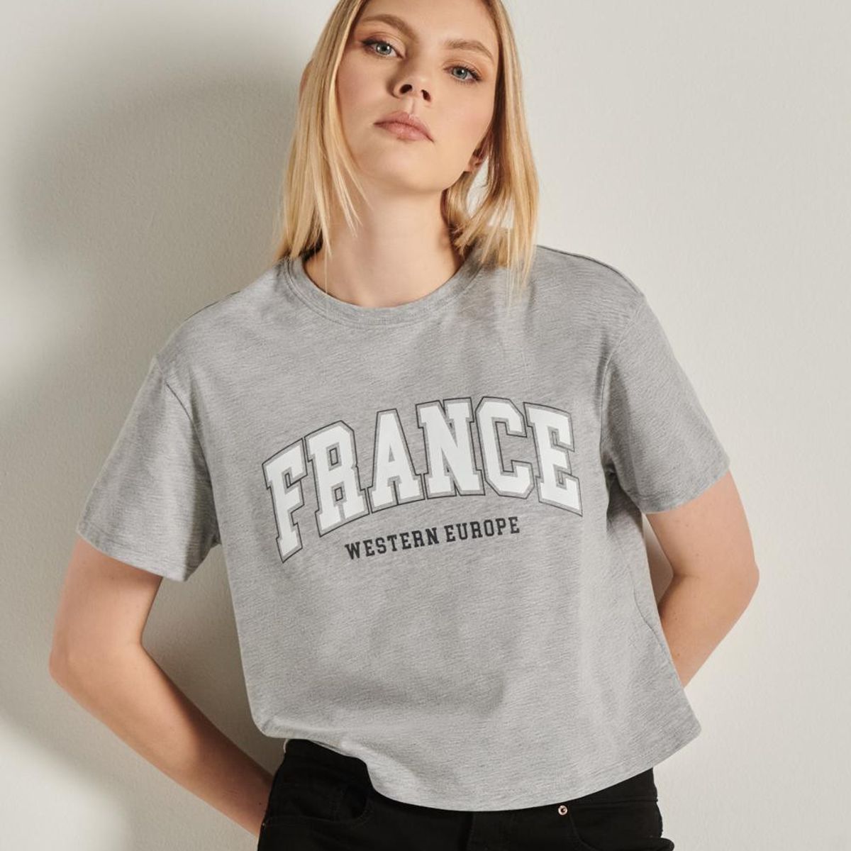 KOAJ - KOAJ Camiseta para mujer de silueta crop top unicolor cuenta Mujer