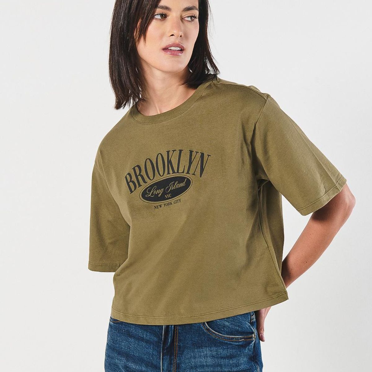 KOAJ - KOAJ Camiseta crop top oversize verde con estampado college Mujer