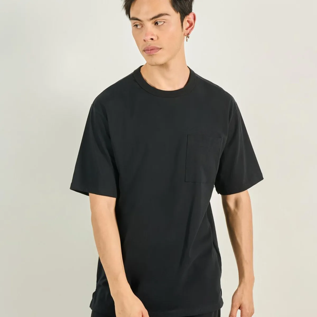 KOAJ - KOAJ Camiseta oversize unicolor con manga corta y bolsillo Hombre