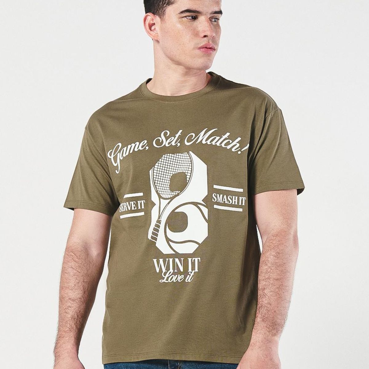 KOAJ - KOAJ Camiseta verde manga corta con diseño college deportivo Hombre