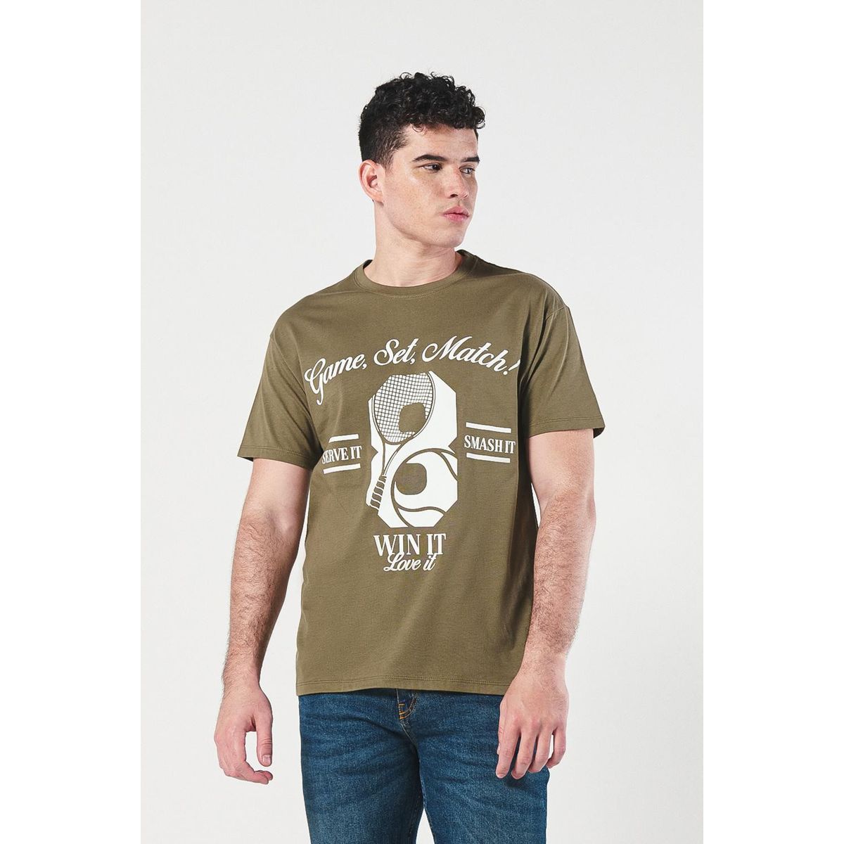 KOAJ - KOAJ Camiseta verde manga corta con diseño college deportivo Hombre