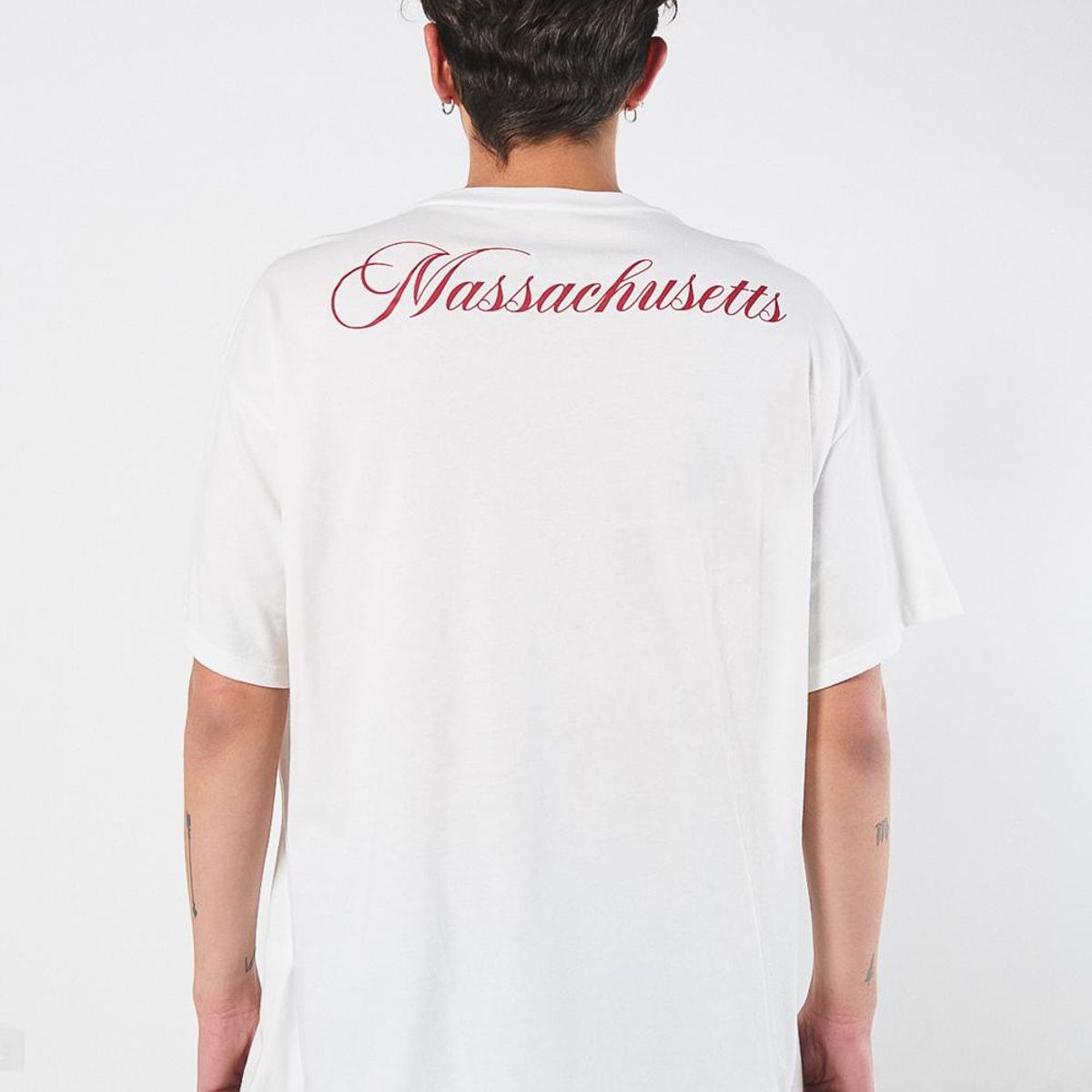 KOAJ - KOAJ Camiseta manga corta con estampación tipo college Hombre