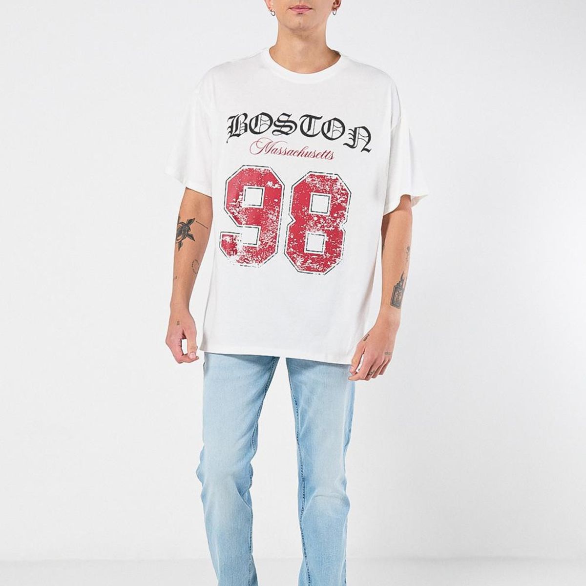 KOAJ - KOAJ Camiseta manga corta con estampación tipo college Hombre