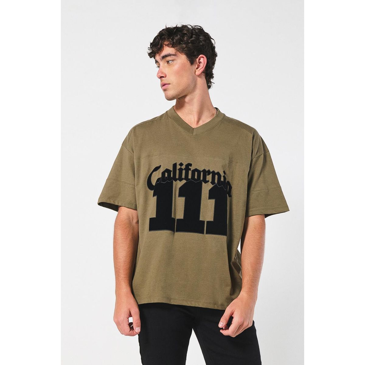 KOAJ - KOAJ Camiseta manga corta con estampación tipo college Hombre