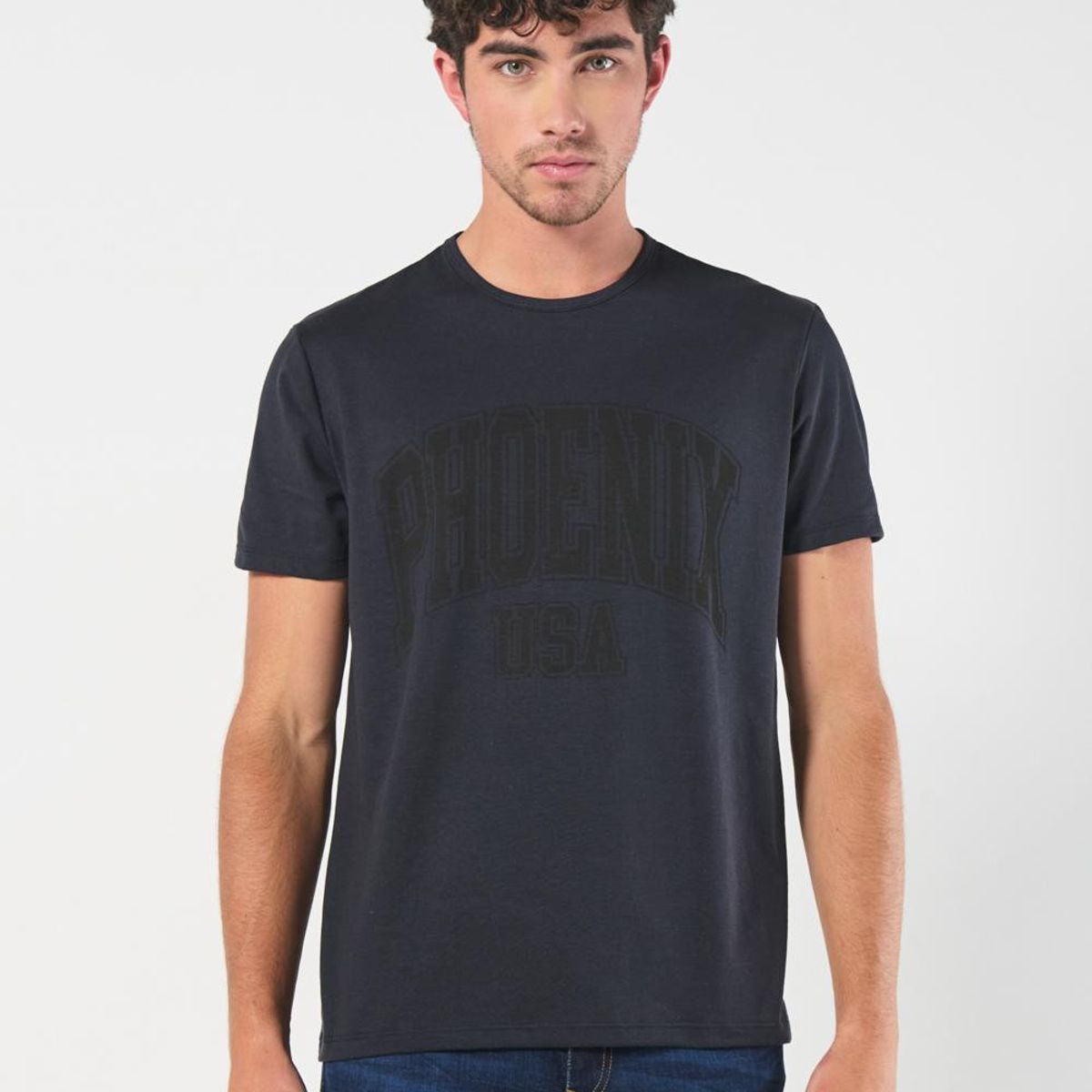 KOAJ - KOAJ Camiseta cuello redondo azul con texto college delante Hombre