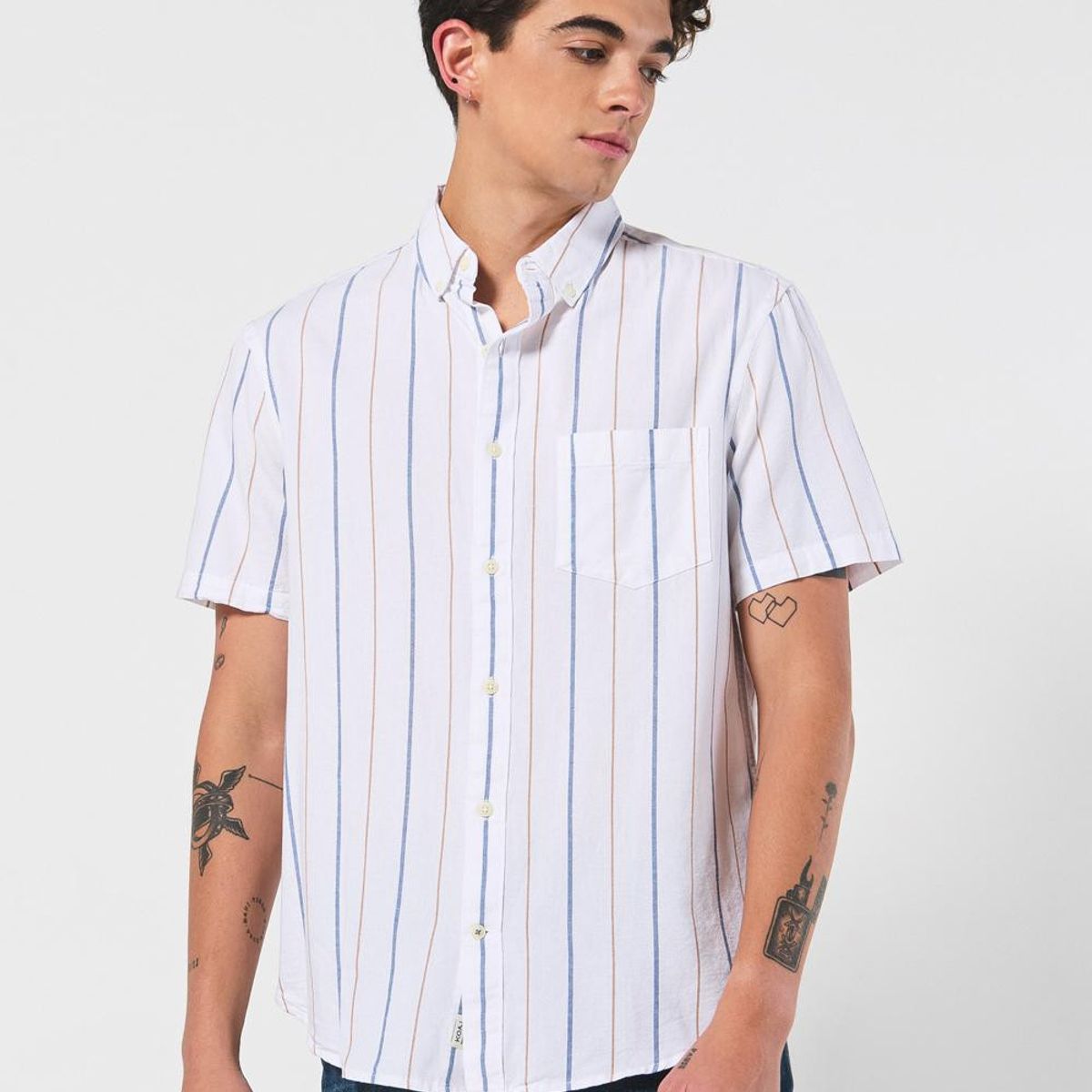 KOAJ - KOAJ Camisa unicolor a rayas con cuello button down y bolsil Hombre