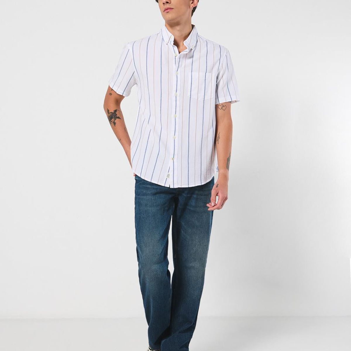 KOAJ - KOAJ Camisa unicolor a rayas con cuello button down y bolsil Hombre